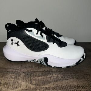 6Y Under Armour Basketball Shoes